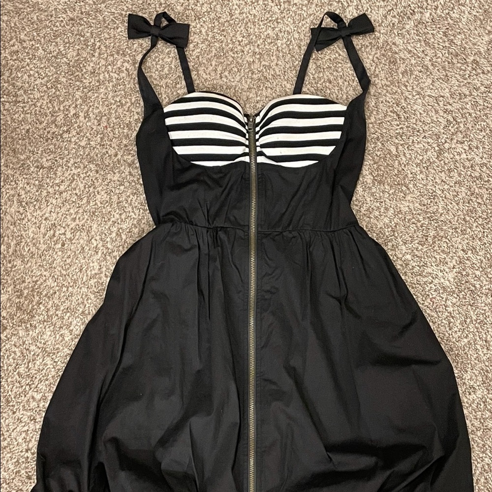 Black and white bubble dress with bow shoulder detail